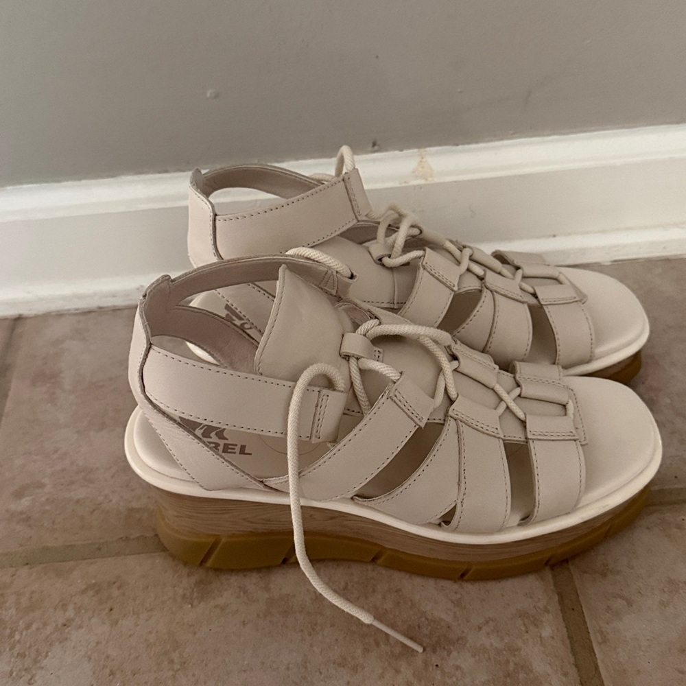 Sorel Women’s Size 8 Joanie III Lace Up Wedge Sandals Off White Strappy Lace Up